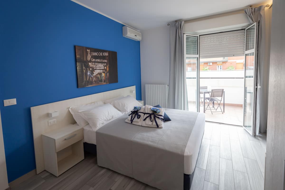 Deluxe Double or Twin Room, Terrace | Egyptian cotton sheets, premium bedding, Tempur-Pedic beds, free minibar
