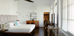 Hart Suite | Egyptian cotton sheets, premium bedding, pillowtop beds, free minibar - CIRCA 1928 - Albury (Albury)