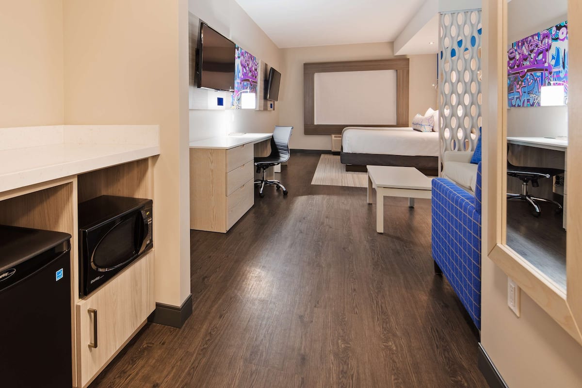 1 quarto, cofres nos quartos, escrivaninha