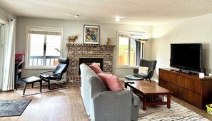 Een televisie, een open haard, Netflix en streamingdiensten