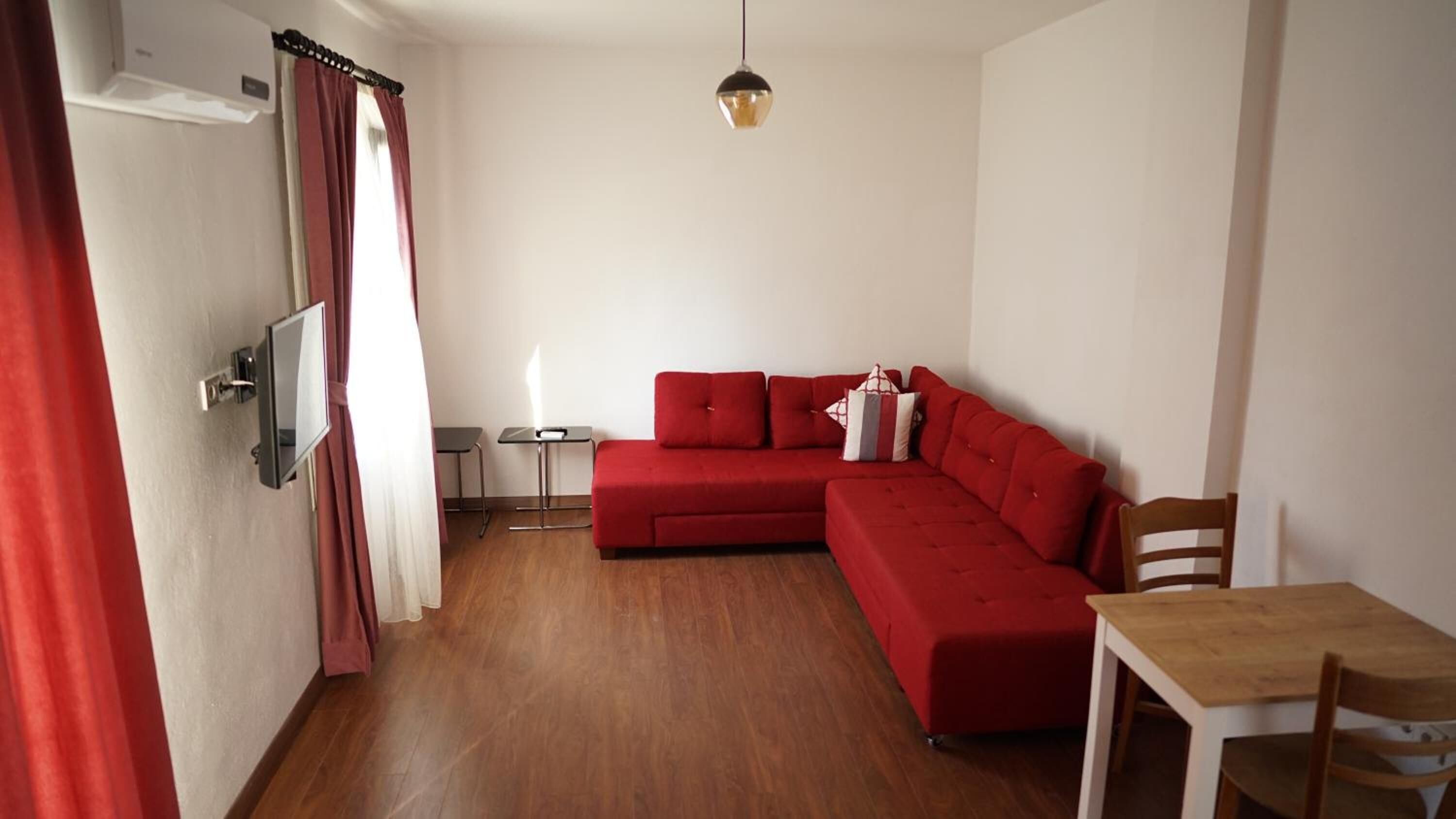 Living area | 32-inch flat-screen TV with satellite channels, TV