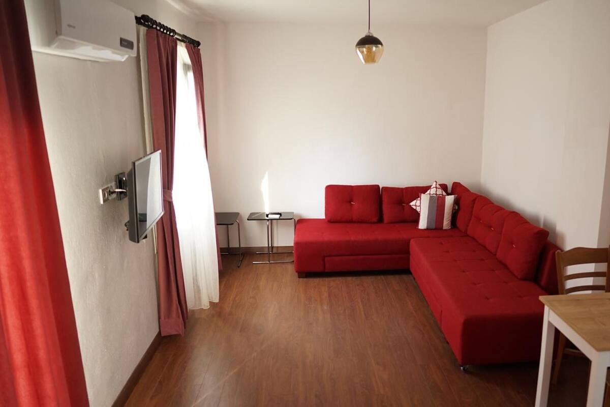 Living area | 32-inch flat-screen TV with satellite channels, TV