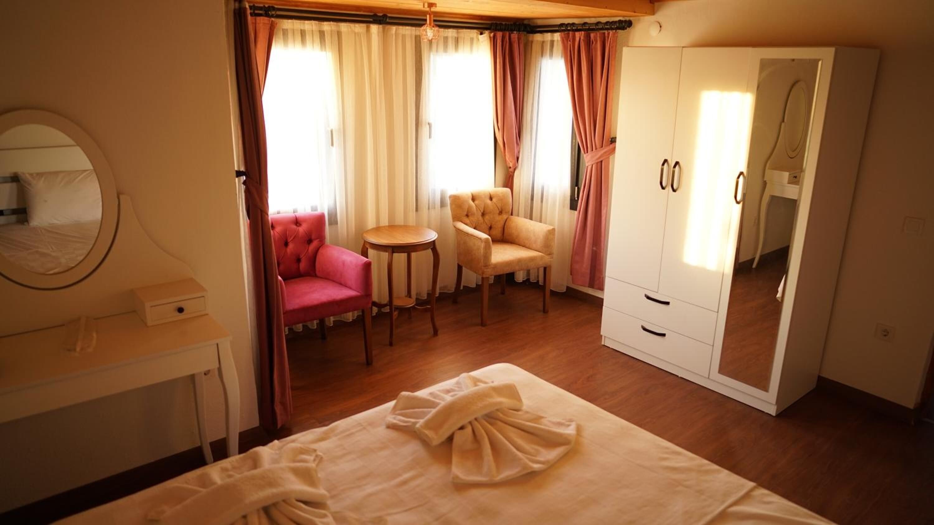 Minibar, desk, soundproofing, iron/ironing board