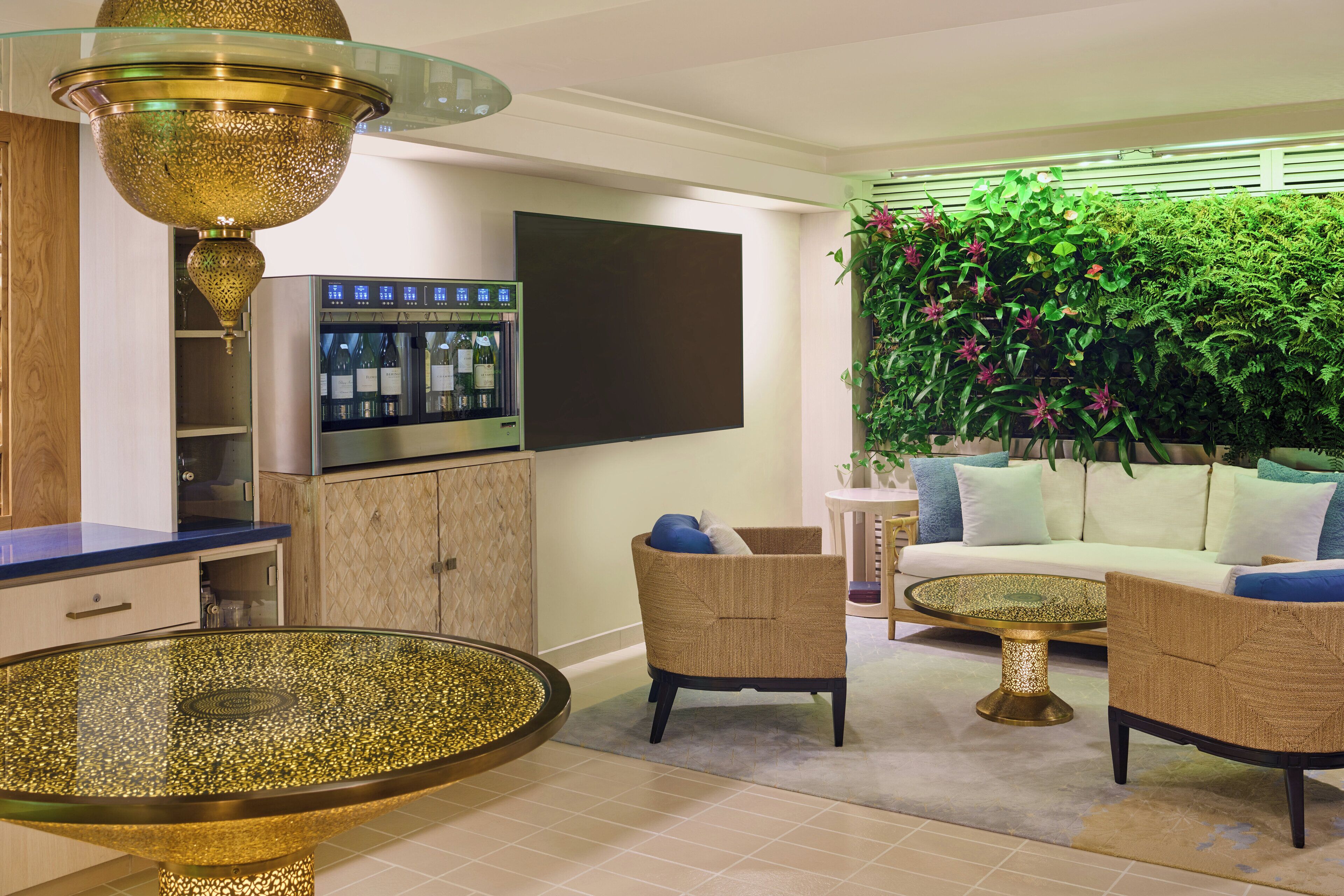 Lobby-lounge