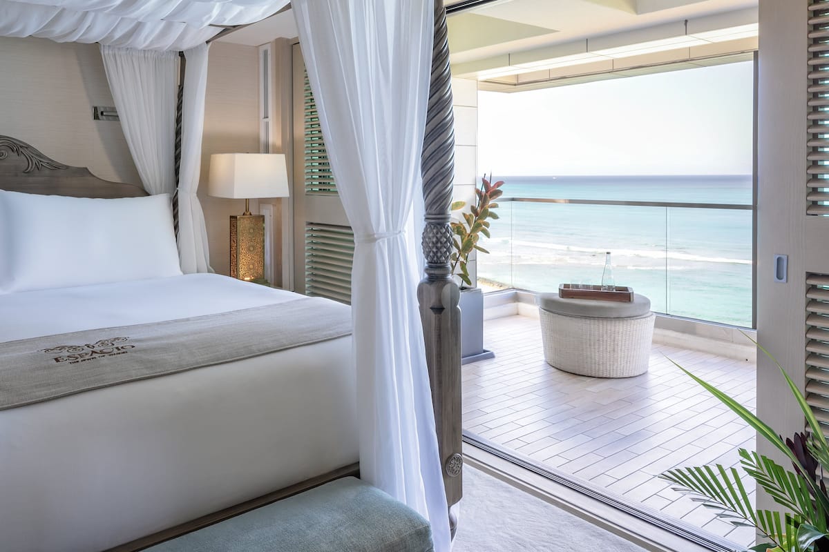 Premium bedding, in-room safe, desk, soundproofing