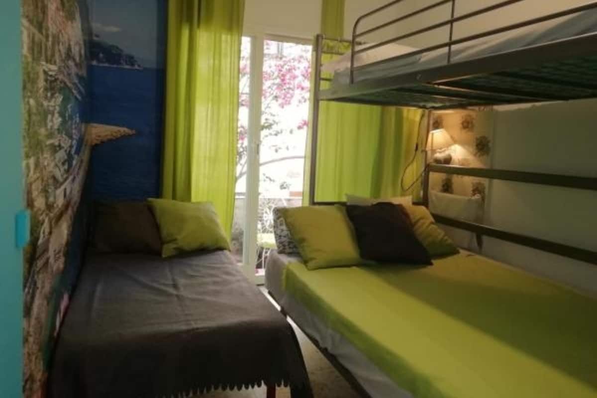 Rollaway beds, bed sheets