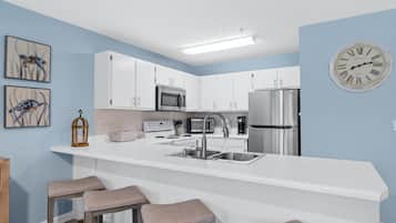 Condo, 2 Bedrooms, Resort View (D205) | Private kitchen