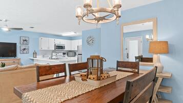 Condo, 2 Bedrooms, Resort View (D205) | In-room dining