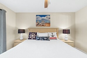 Condo, 2 habitaciones, vista al resort (D205) | 2 habitaciones, decoración personalizada y muebles diferentes