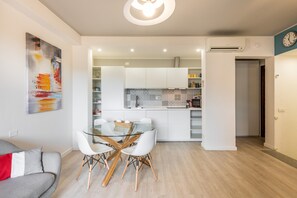 Dining - Holiday Home "Raggio di Luna" with Wi-Fi, Air Conditioning, Balcony & Garden (Villasimius)