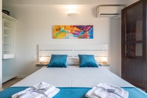 2 bedrooms, iron/ironing board, free WiFi, bed sheets - Holiday Home "Raggio di Luna" with Wi-Fi, Air Conditioning, Balcony & Garden (Villasimius)