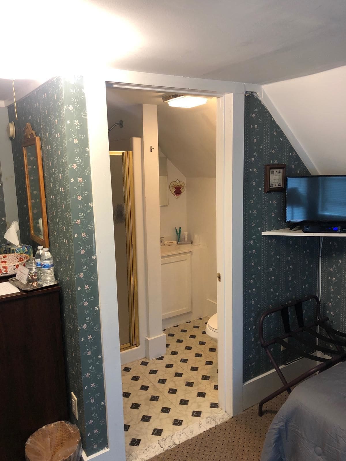 Chambre | Salle de bain | Articles de toilette gratuits, serviettes fournies