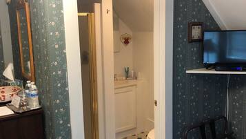 Habitació bàsica | Bany | Articles de tocador gratuïts i tovalloles