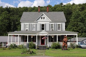 Front of property - Reynolds House Inn & Motel (Roscoe)