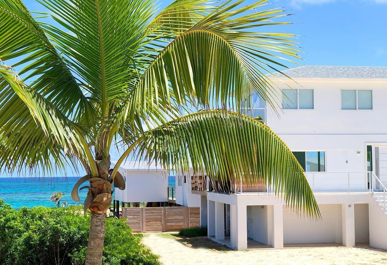 Vista frontal de la propiedad