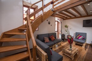 Departamento exclusivo, 2 habitaciones | Área de sala de estar | Smart TV y Netflix 