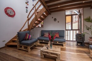 เอ็กซ์คลูซีฟอพาร์ทเมนท์, 2 ห้องนอน | เครื่องนอนป้องกันสารก่  อภูมิแพ้, ผ้านวมขนเป็ด, เตียงพร้อมฟูกเสริมที่นอน