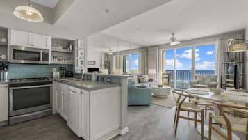 Condo, 1 Bedroom, Ocean View (708B) | In-room dining