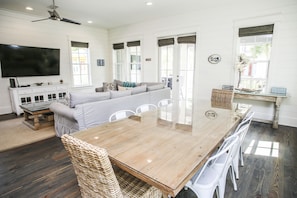 House, 4 Bedrooms, Kitchen | In-room dining