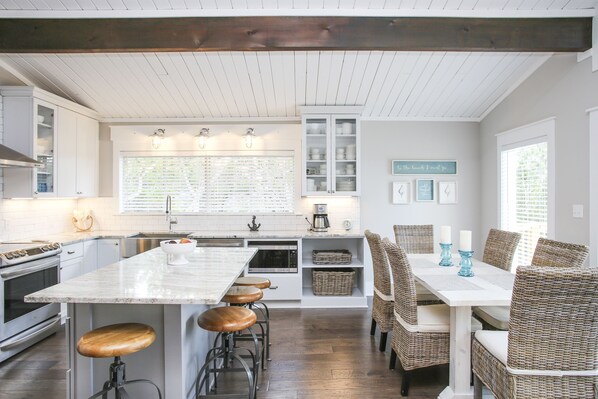 House, 5 Bedrooms, Kitchen | Private kitchen