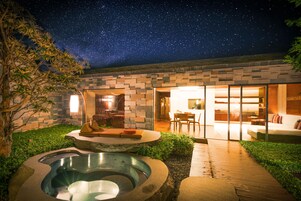 Executive Room, 1 Bedroom | Deep soaking bathtub