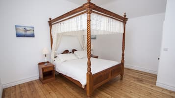 3 bedrooms, iron/ironing board, travel crib, WiFi