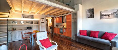 Leilighet, 1 soverom, mellometasje | Oppholdsområde | LED-TV