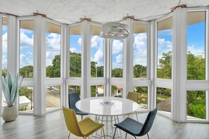 Living area - Design District Suites (Miami)