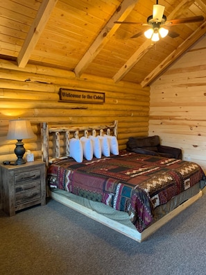 Premium bedding, individually decorated, individually furnished, desk - Panguitch Countryside Cabins (Panguitch)