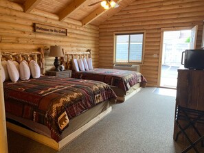 Premium bedding, individually decorated, individually furnished, desk - Panguitch Countryside Cabins (Panguitch)