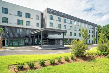 Hotel Exterior at Courtyard by Marriott Charleston-North Charleston