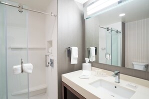 Kostenlose Toilettenartikel, Haartrockner, Handtücher, Seife