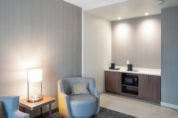 Bar (on property) at Courtyard by Marriott Charleston-North Charleston