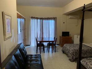 折叠床/加床（额外收费）、免费 WiFi