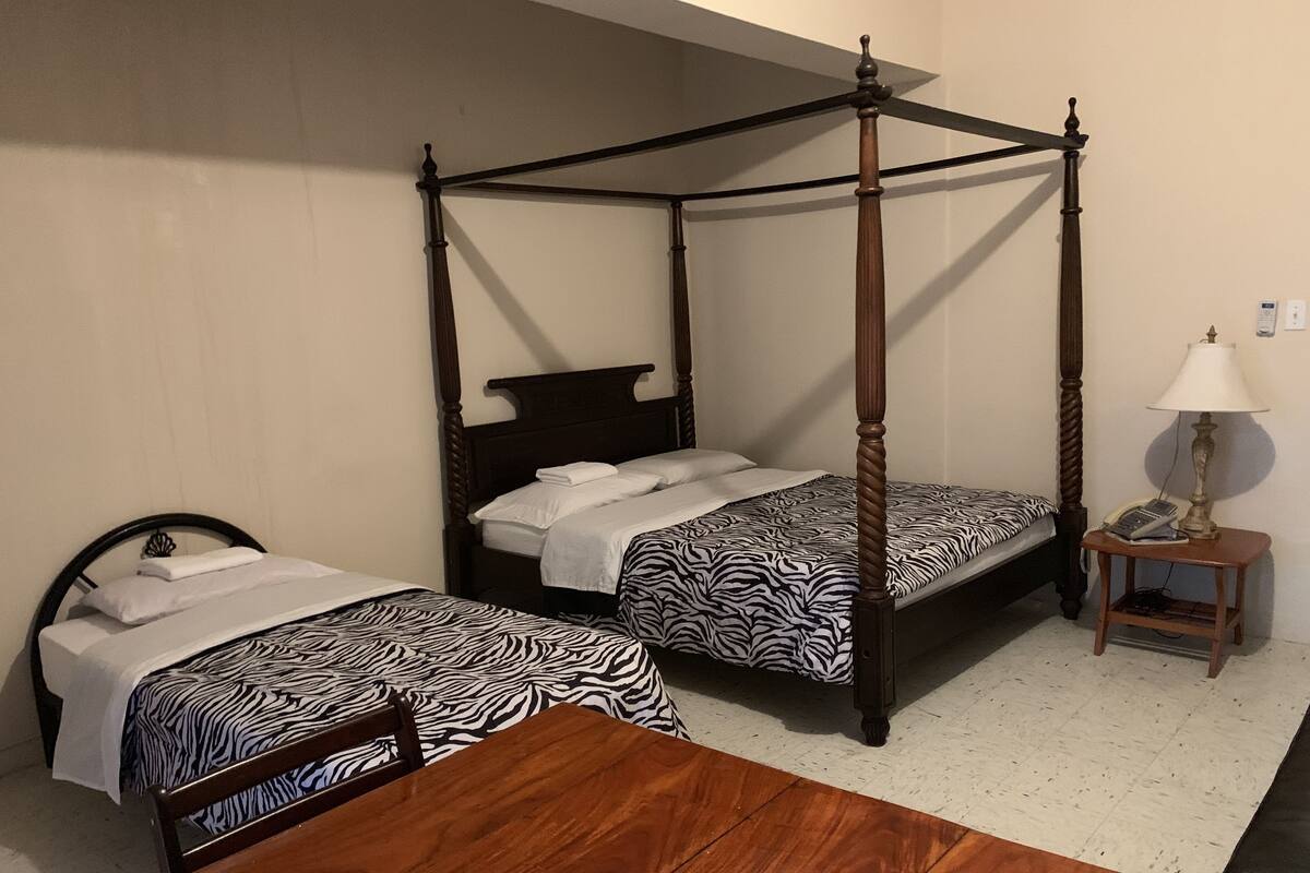 Habitación doble Deluxe | Camas extra y wifi gratis 