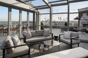 2 restaurants, breakfast, lunch, dinner served; Italian cuisine