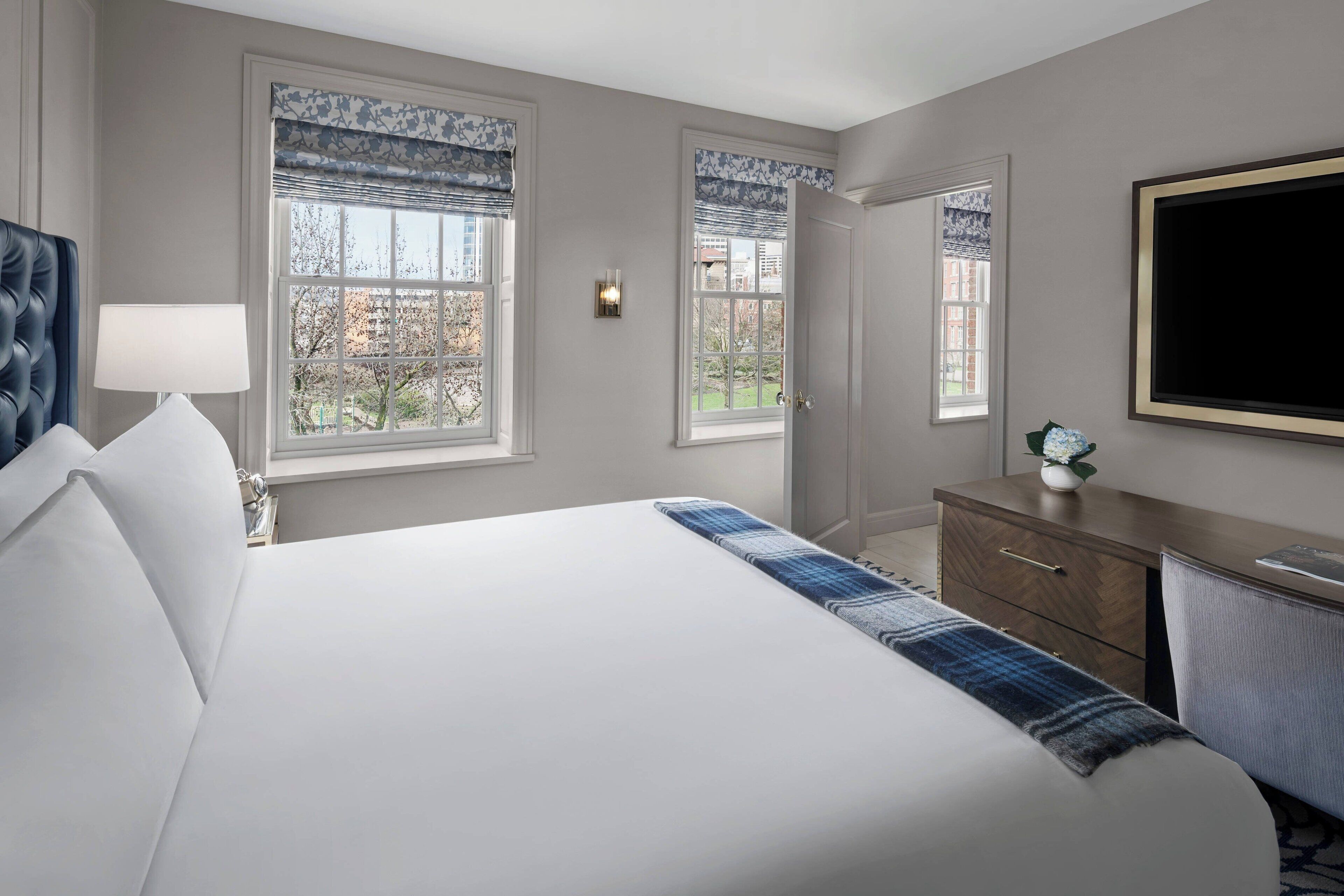 executive suite, 1 king bed, non smoking (park view) | 1 bedroom, frette italian sheets, premium bedding, pillow-top beds