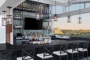 2 bares o lounges