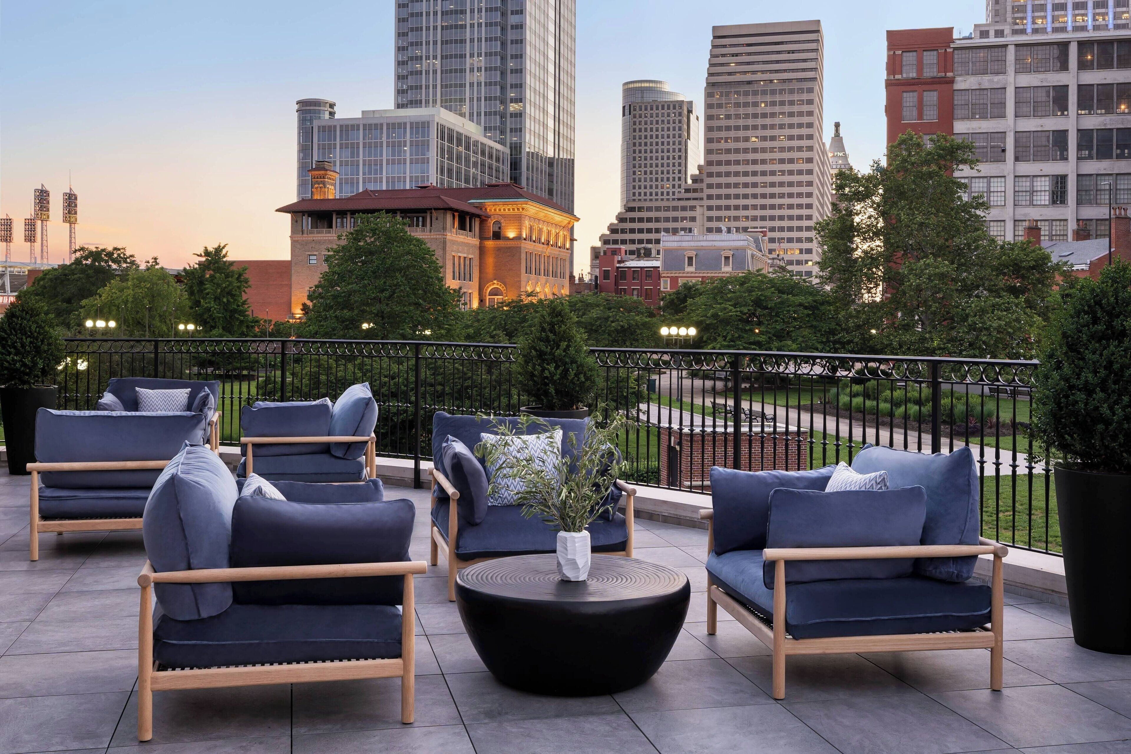 2 restaurants, breakfast, lunch, dinner served; italian cuisine