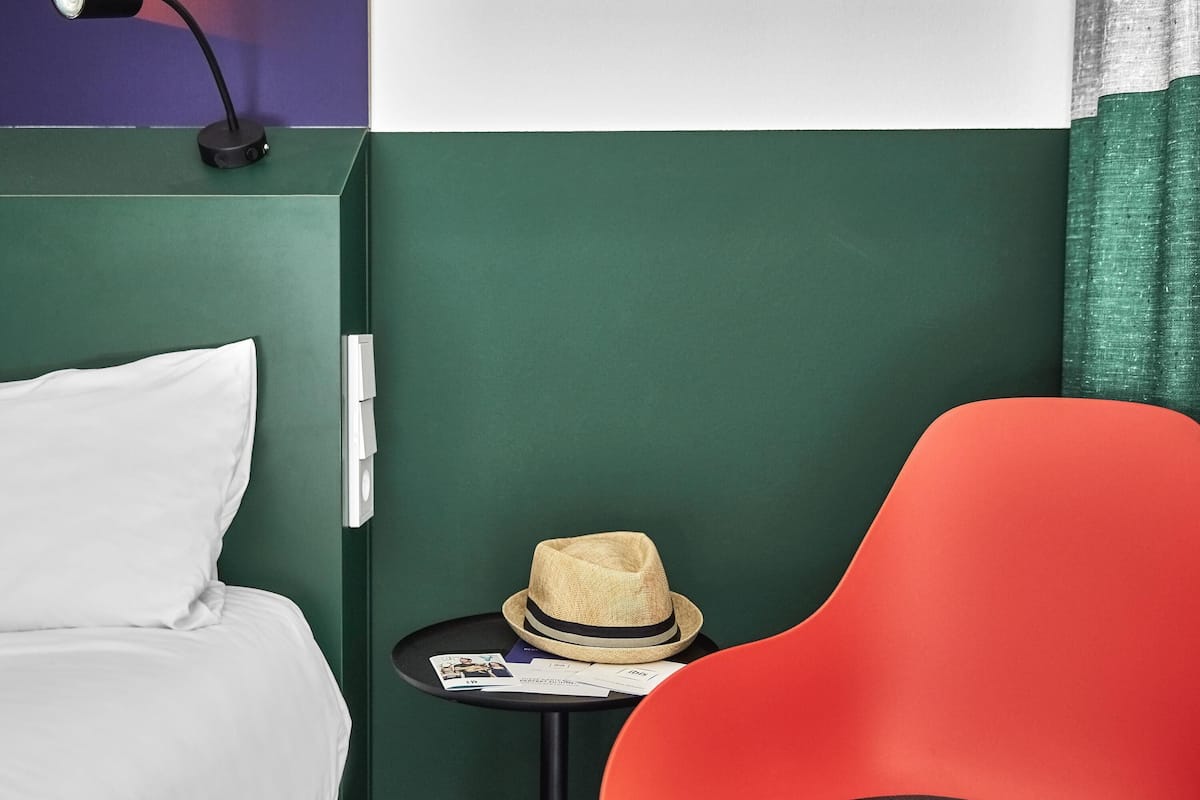 1 bedroom, desk, free cots/infant beds, free wifi