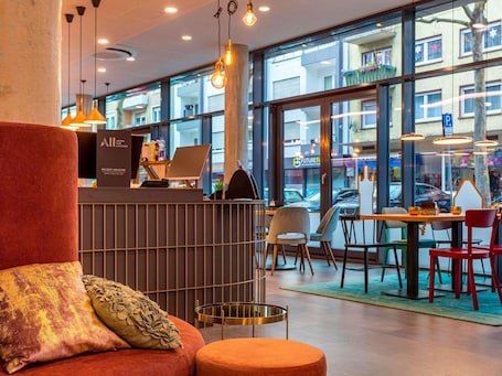 Bar (na propriedade). ibis Styles Pforzheim