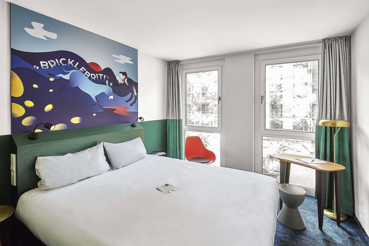 1 bedroom, desk, free cots/infant beds, free wifi