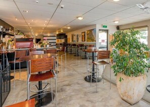 Breakfast, lunch, dinner served; local cuisine - Finns (Paekakariki)