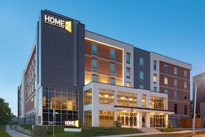 Exterior - Home2 Suites by Hilton Omaha UN Medical Ctr Area (Omaha)