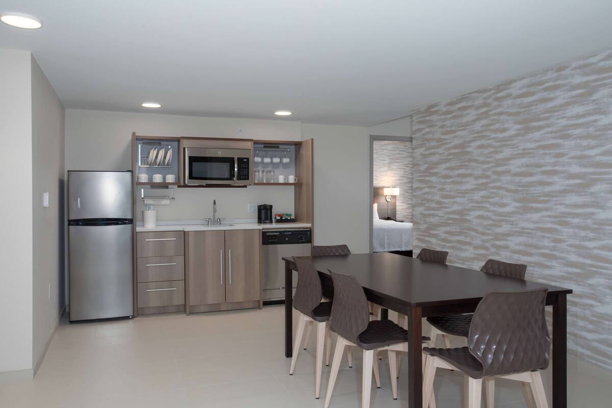 suite, 2 bedrooms, non smoking | private kitchen | full-sized fridge, microwave, dishwasher, coffee/tea maker