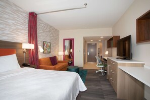 Hypo-allergenic bedding, desk, laptop workspace, blackout drapes - Home2 Suites by Hilton Omaha UN Medical Ctr Area (Omaha)