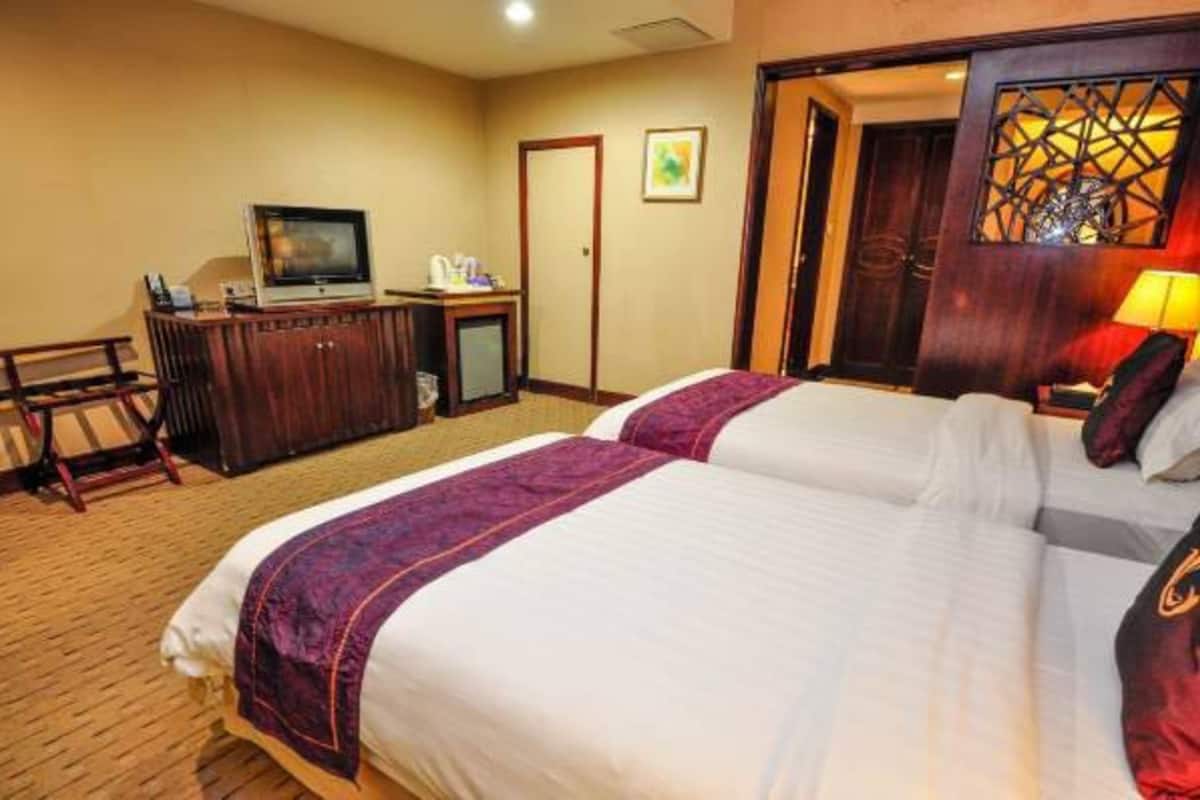 Twin Room, No Windows | Minibar, in-room safe, desk, blackout drapes
