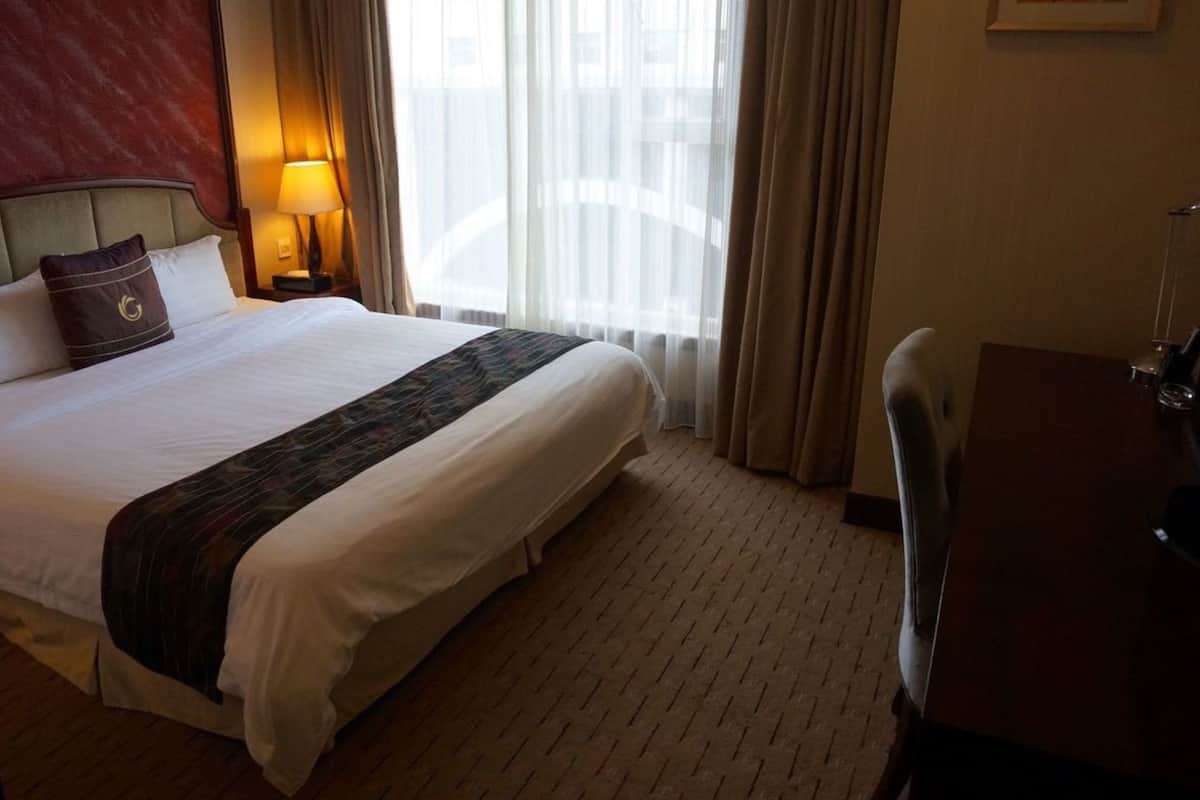 Superior Double Room | Minibar, in-room safe, desk, blackout drapes