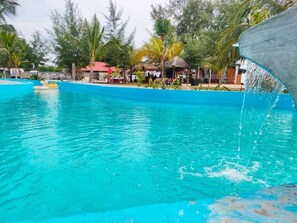 Outdoor pool - Hello Bintan Beach Cottages (Bintan)