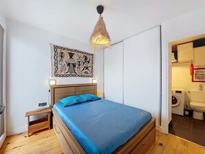 1 bedroom, iron/ironing board, free Internet